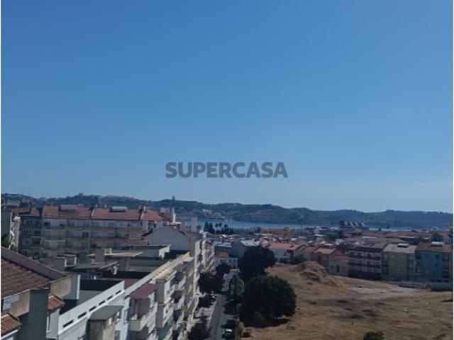 T1 Exclusivo na Ajuda | Remodelado, Vista Tejo, Elevador e excelente Localização!