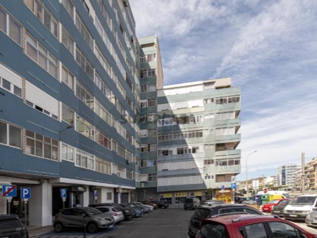 T1 junto à Estação da Amadora | Marquise, Elevador e Ar Condicionado