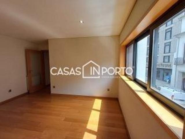 T1 Junto á Faculdade de Belas Artes