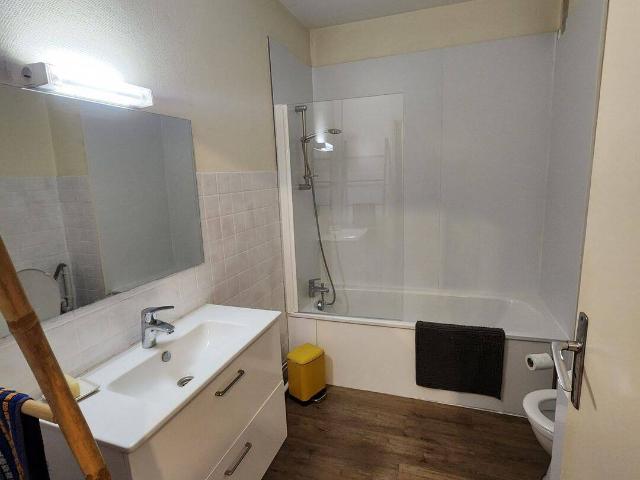 T1 MEUBLE 640 euros CC / MOIS TALENCE BAGATELLE
