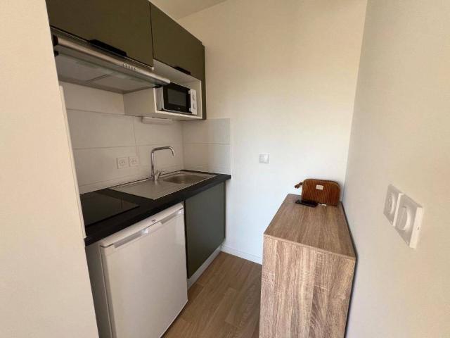 T1 MEUBLE CAMPUS 98