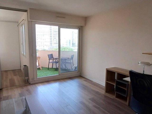 T1 MEUBLE avec balcon et parking à TOULON