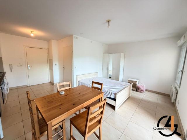 T1 meublé de 28,90m2 avec terrasse et garage en sous sol