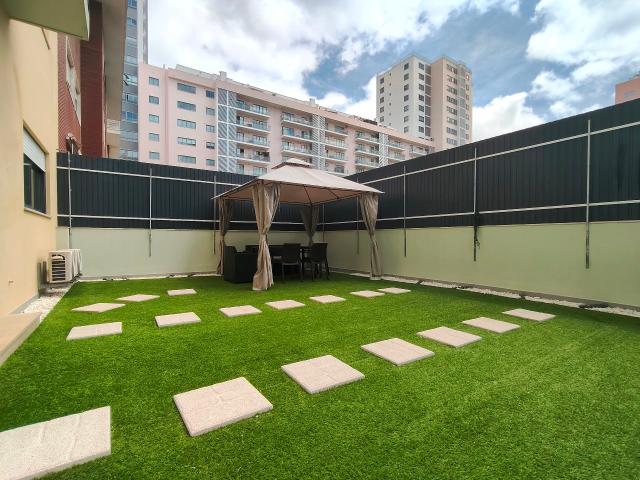 T1 Mobilado com Terraço Privativo, Quinta dos Barros / Laranjeiras, Junto ao Hospital de Santa Maria e Cidade Universitária