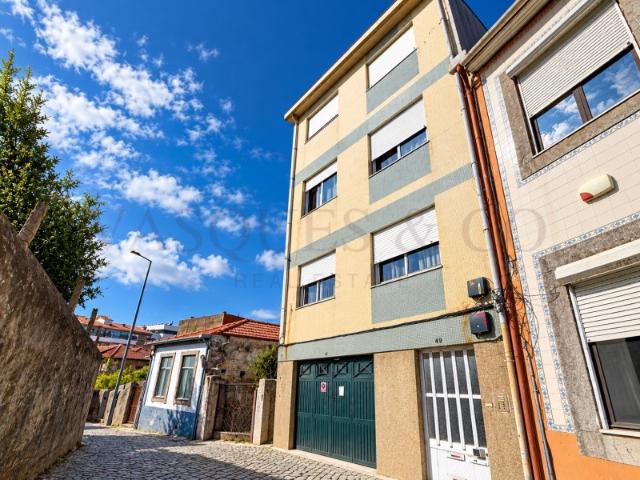 T1 Mobilado com Vista Mar em Mafamude | Entrada Imediata
