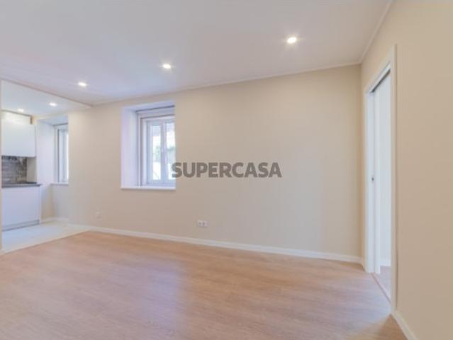T1 Moderno no 1º Piso Centro Histórico de Setúbal