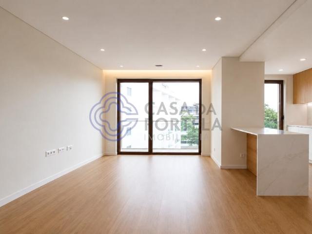 T1 moderno, luminoso e como novo, com varanda e garagem box