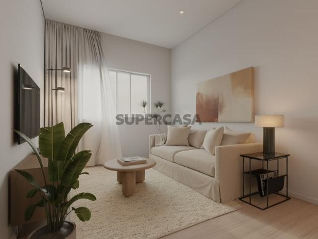 T1 Moscavide Completamente Remodelado Central
