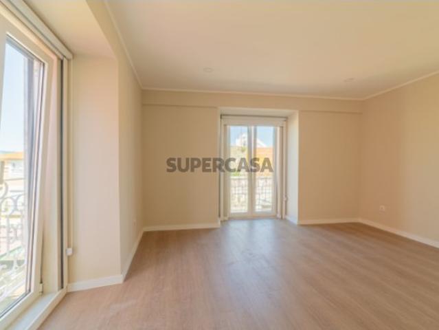 T1 no 2º Piso Apartamento Renovado no Centro Histórico