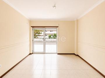 T1 novo com terraço com 32m2, piscina e campo de ténis