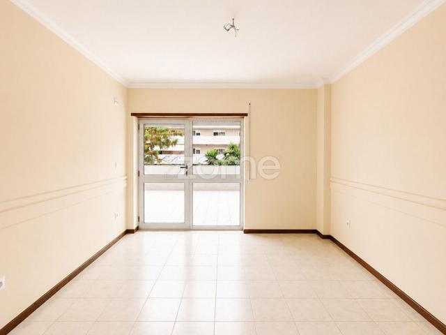 T1 novo com terraço com 32m2, piscina e campo de ténis