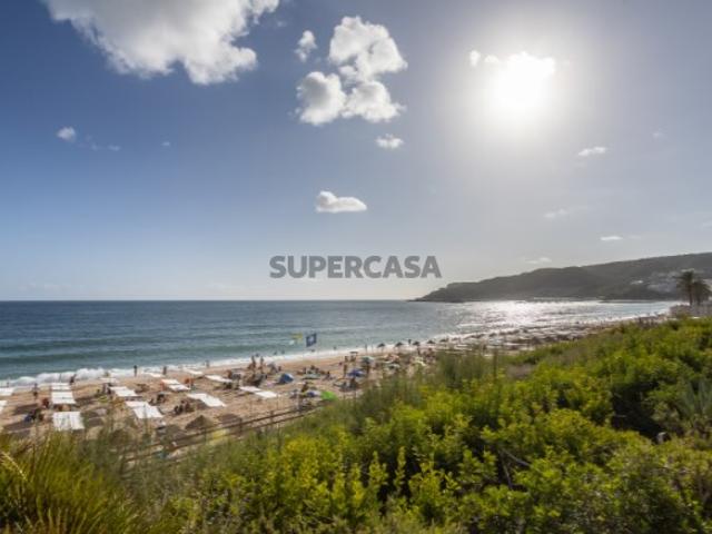 T1 Premium na 1.ª Linha da Praia da Califórnia, Sesimbra Vista Mar Total, Garagem e Licença AL