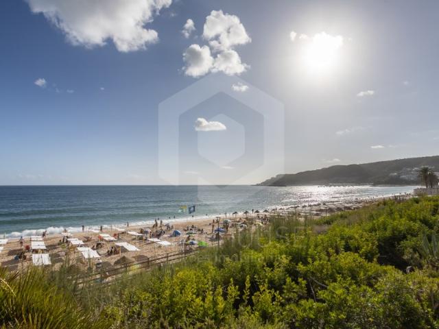 T1 Premium na 1.ª Linha da Praia da Califórnia, Sesimbra Vista Mar Total, Garagem e Licença AL