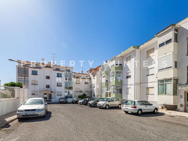T1 remodelado na Amoreira com varanda, arrecadação e zonas exteriores