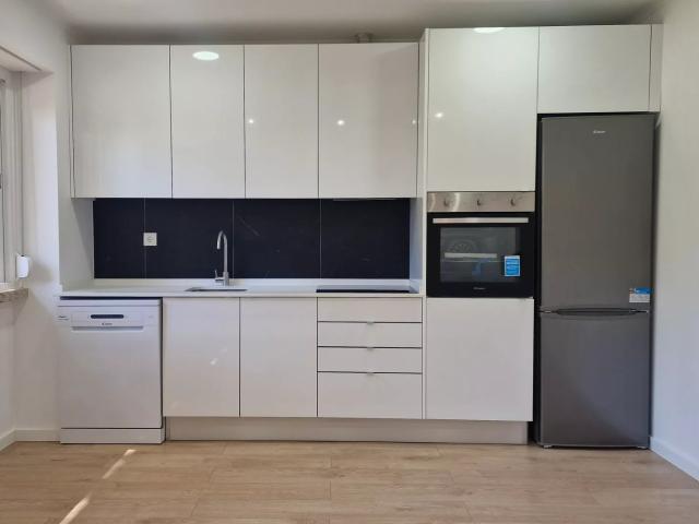 T1 Remodelado com Terraço, Pet Friendly e Excelentes Acessos a Lisboa e Cascais