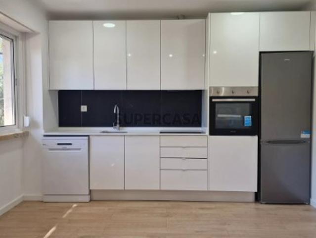 T1 Remodelado com Terraço, Pet Friendly e Excelentes Acessos a Lisboa e Cascais