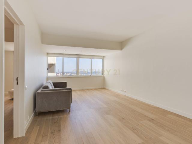 T1 remodelado com vista panorâmica rio e estacionamento | Torres do Restelo, Lisboa