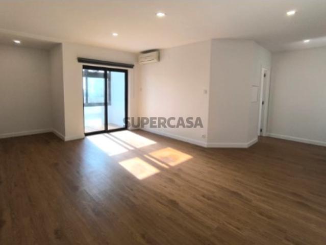 T1 Remodelado com Vistas de Mar na Póvoa de Varzim