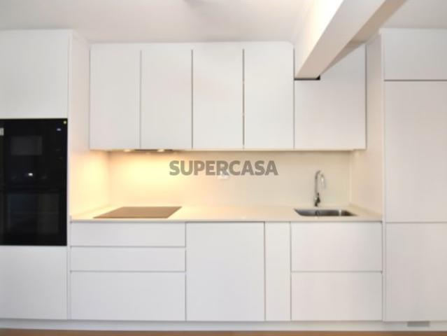T1 remodelado em zona calma de em Linda a Velha