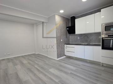 T1 renovado centro Amadora elevador e a 100mt do comboio