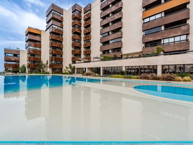T1 Renovado com Vista Mar e Vista Panorâmica | Condomínio Atrium | Piscina | Guia | Cascais