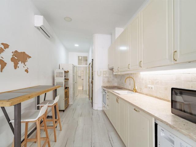 T1 Renovado, Mobilado E Com Pátio Privativo | Centro De Lisb. 43m² Santo António