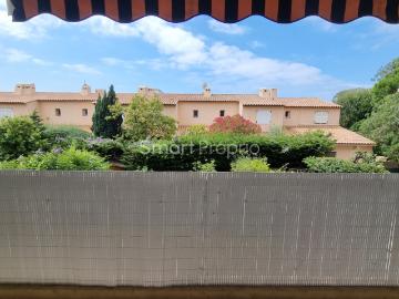 T1 rénové avec terrasse plein sud Résidence avec ascenseur