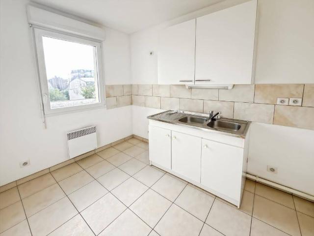 ? T1 RÉCENT AVEC BALCON & PARKING — ORLÉANS SUD ?