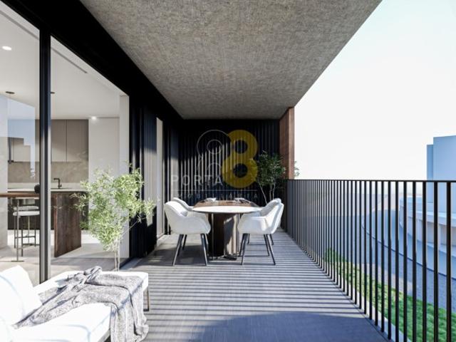 T21 com Garagem e Varanda V. N. de Gaia