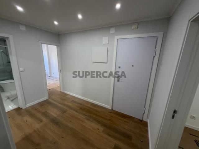 T2+1 com Logradouro Totalmente Remodelado Falagueira, Venda Nova!