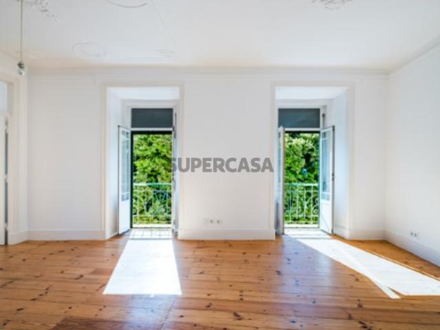T2+1 com VARANDA no PRINCIPE REAL coração de Lisboa