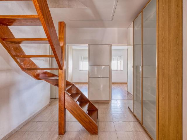 T2+1 Duplex com Garagem Box, Sótão e Chão Aquecido — Varge Mondar, Rio de Mouro