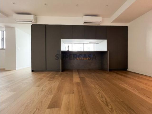 T2+1 Infante Santo com Parqueamento e Piscina