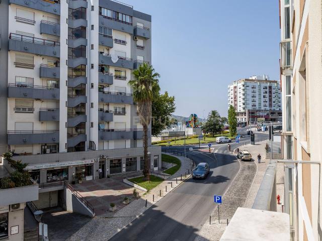 T2+1 / junto ao Hospital de São Bernardo e a apenas 400 metros da estação da Fertagus de Setúbal