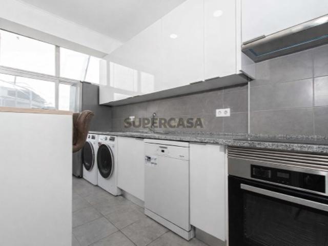 Apartamento T2+1 na Amora Excelente Localização e Acessos!