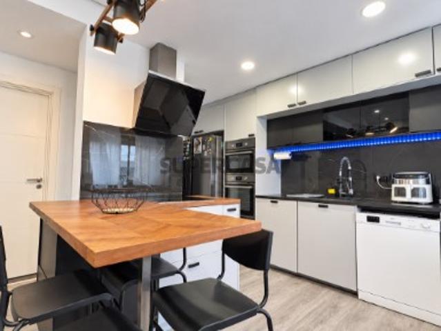 T2+1 na Amora Seixal 90m², Com Varanda e Perto de Tudo | Pronto a Habitar Remodelado