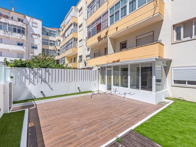 T2+1 Remodelado com Ampla Zona Exterior no Bairro do Liceu, Setúbal
