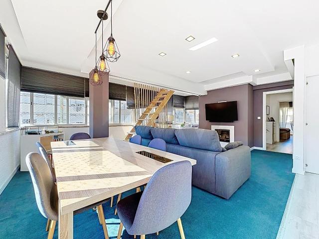 T2+1 Remodelado com Vista Rio · São João da Talha