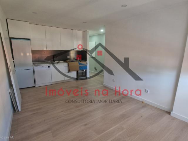 T2+1 Remodelado em Odivelas – Modernidade e Luz a Estrear!