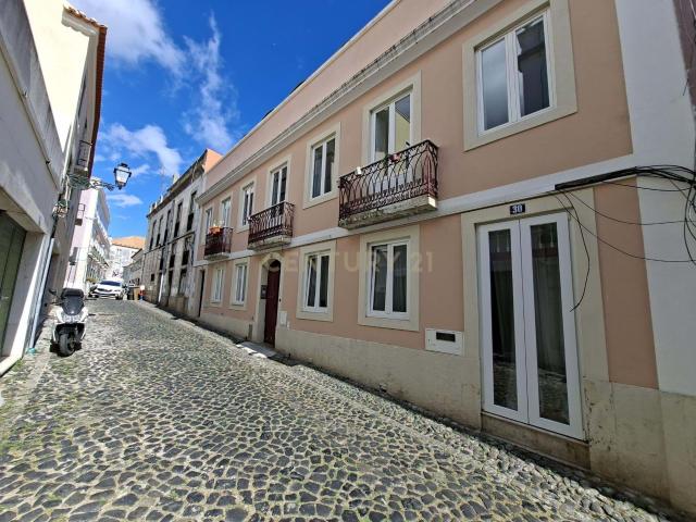 T2+1 renovado e mobilado entre a Lapa e Santos junto à embaixada de França