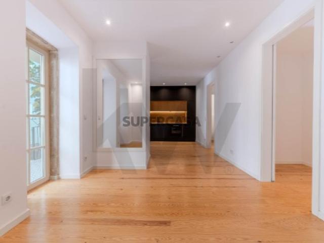 T2+1 renovado por arquiteto, com terraço e jardim privativo na Graça