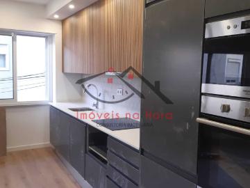 T2+1 Totalmente Novo com Acabamentos de Luxo – Amadora Centro
