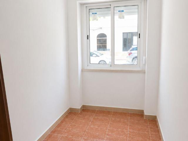 ✨ T2+1 Totalmente Remodelado na Buraca | A Apenas 100 Metros da Estação de Comboios ✨