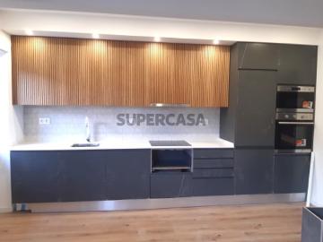 T2+1 totalmente remodelado no coração da Amadora Luz, Conforto e Elegância