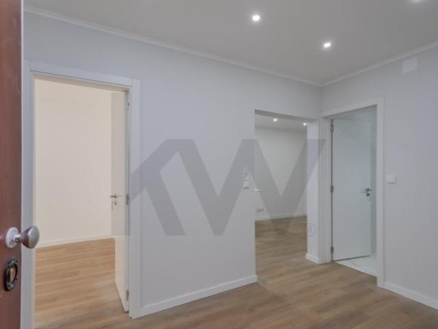T2+1 TOTALMENTE REMODELADO COM LOGRADOURO AMADORA