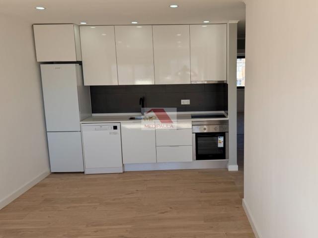 T2+1 TOTALMENTE REMODELADO EM ODIVELAS | 3 QUARTOS | METRO A 8 MINUTOS | PRONTO A HABITAR