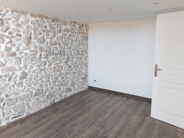 T2/3 DERNIER ETAGE VUE DEGAGEE SUD