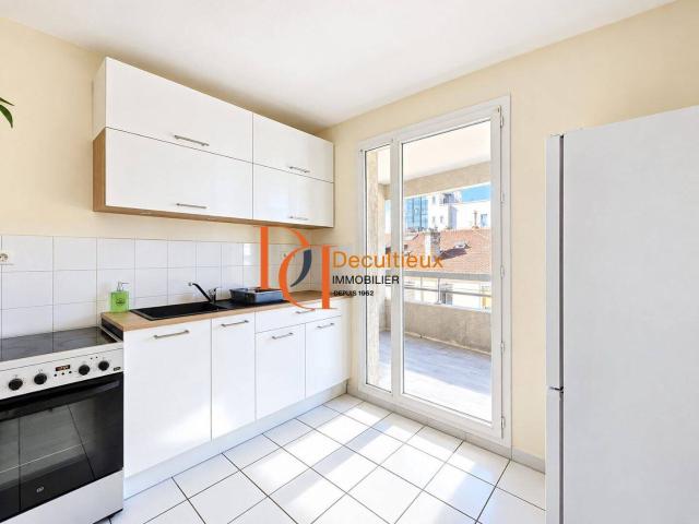 T2 49,9M2 MEUBLÉ VILLEURBANNE