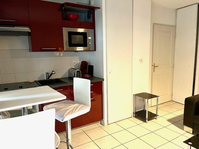 T2 19 RUE ANTOINE CHARIAL 69003 LYON