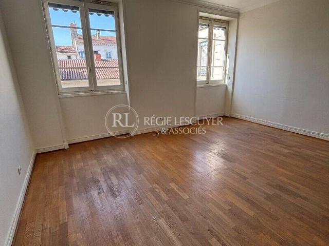T2 1 rue Colonel Chambonnet 69002 LYON